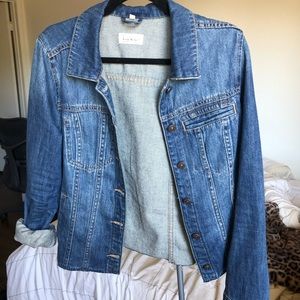 Frayed hem jean jacket